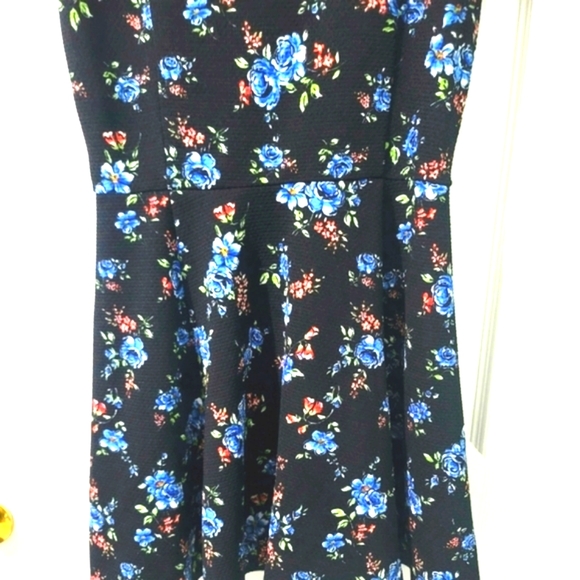 Jessica Simpson Women's Pleated Floral Dress Size M - Picture 4 of 11